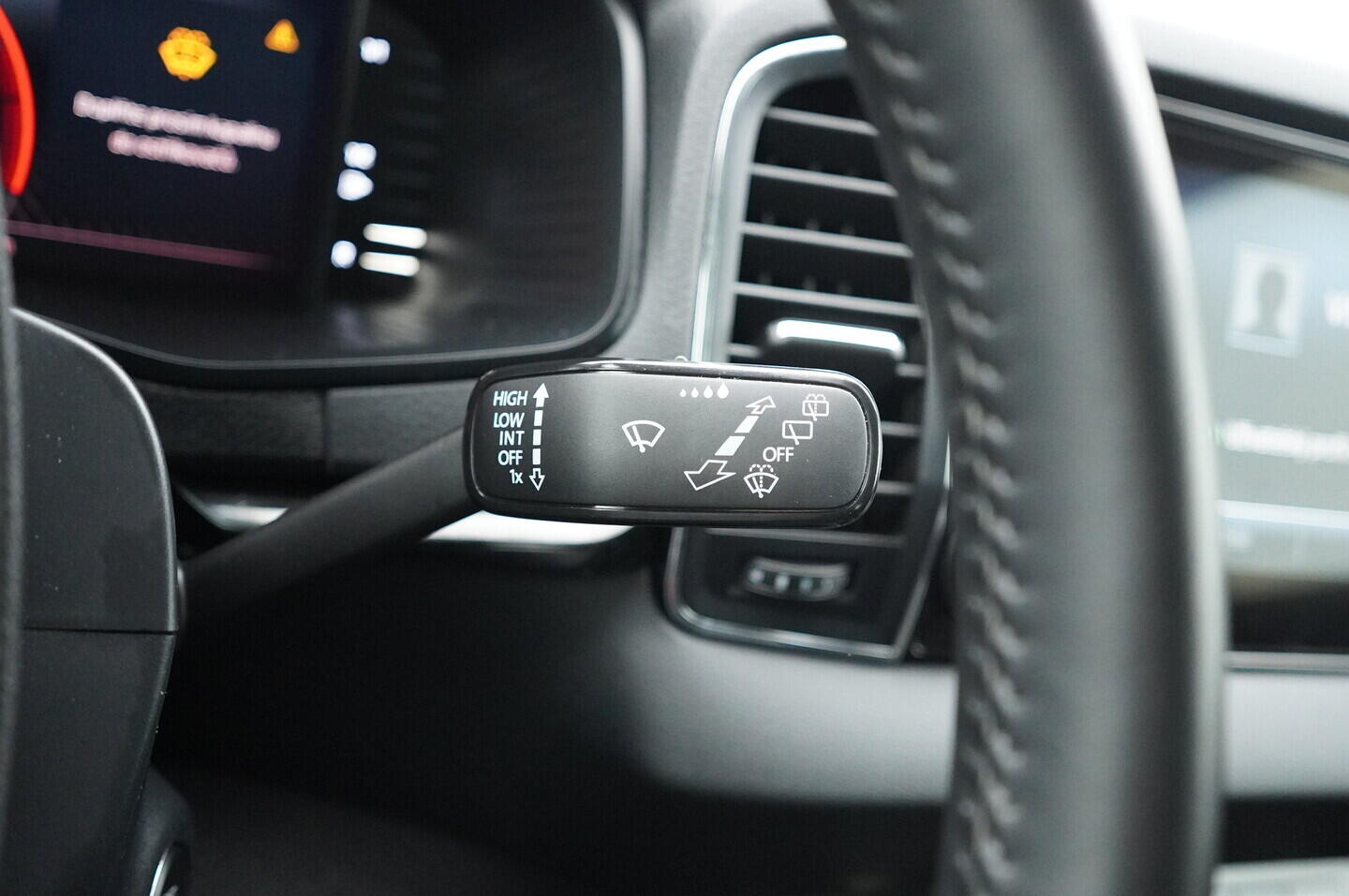 O119V06812_24.webp_KAROQ Style 1.0 TSI 81 kW manuál