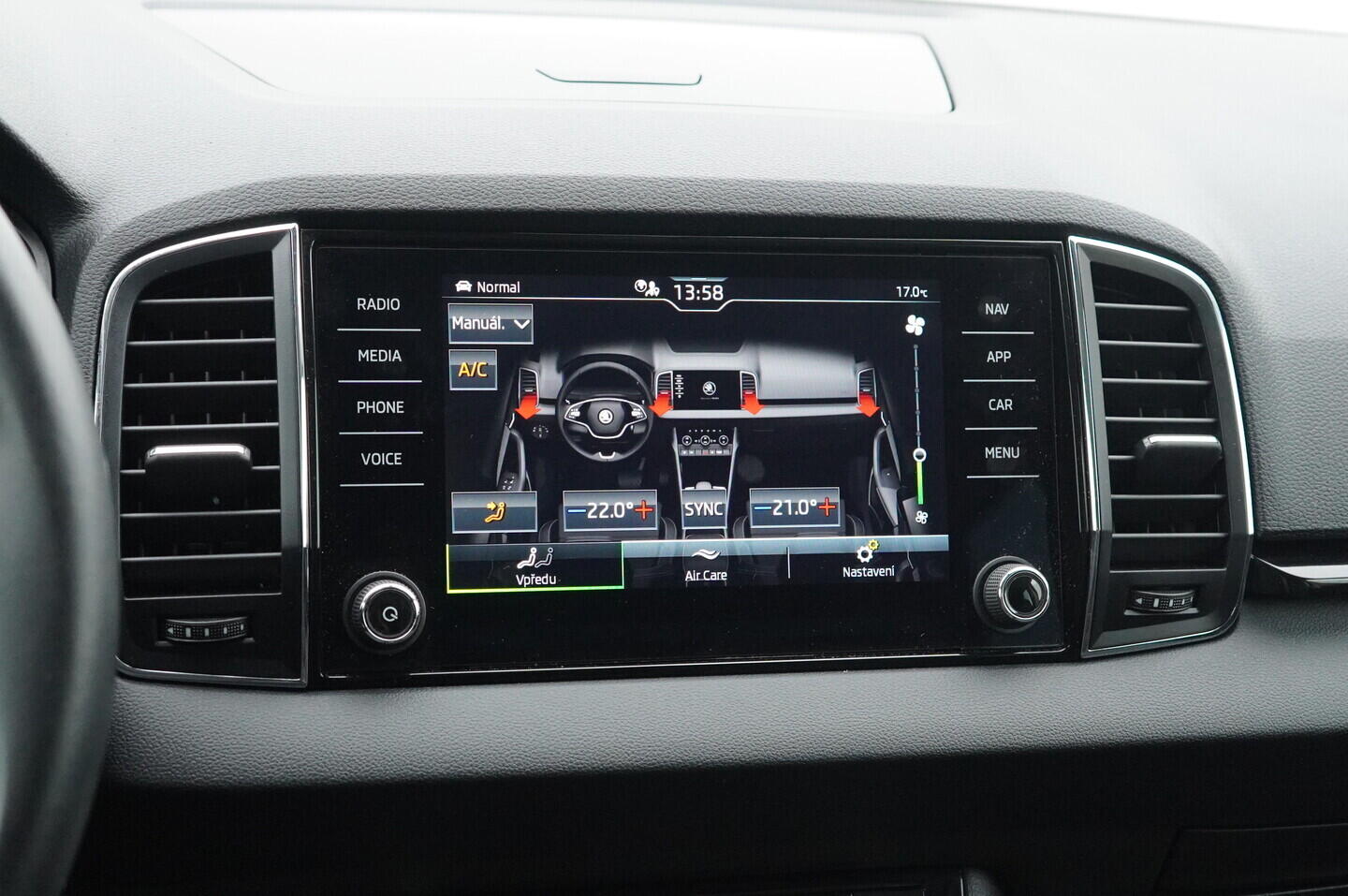 O119V06812_31.webp_KAROQ Style 1.0 TSI 81 kW manuál