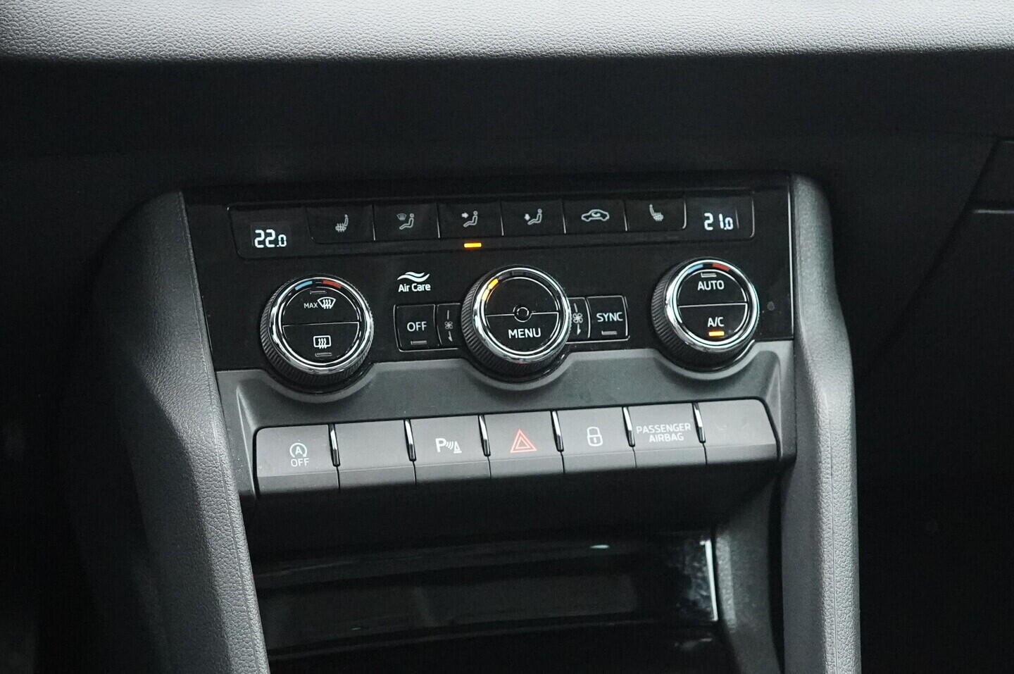 O119V06812_33.webp_KAROQ Style 1.0 TSI 81 kW manuál