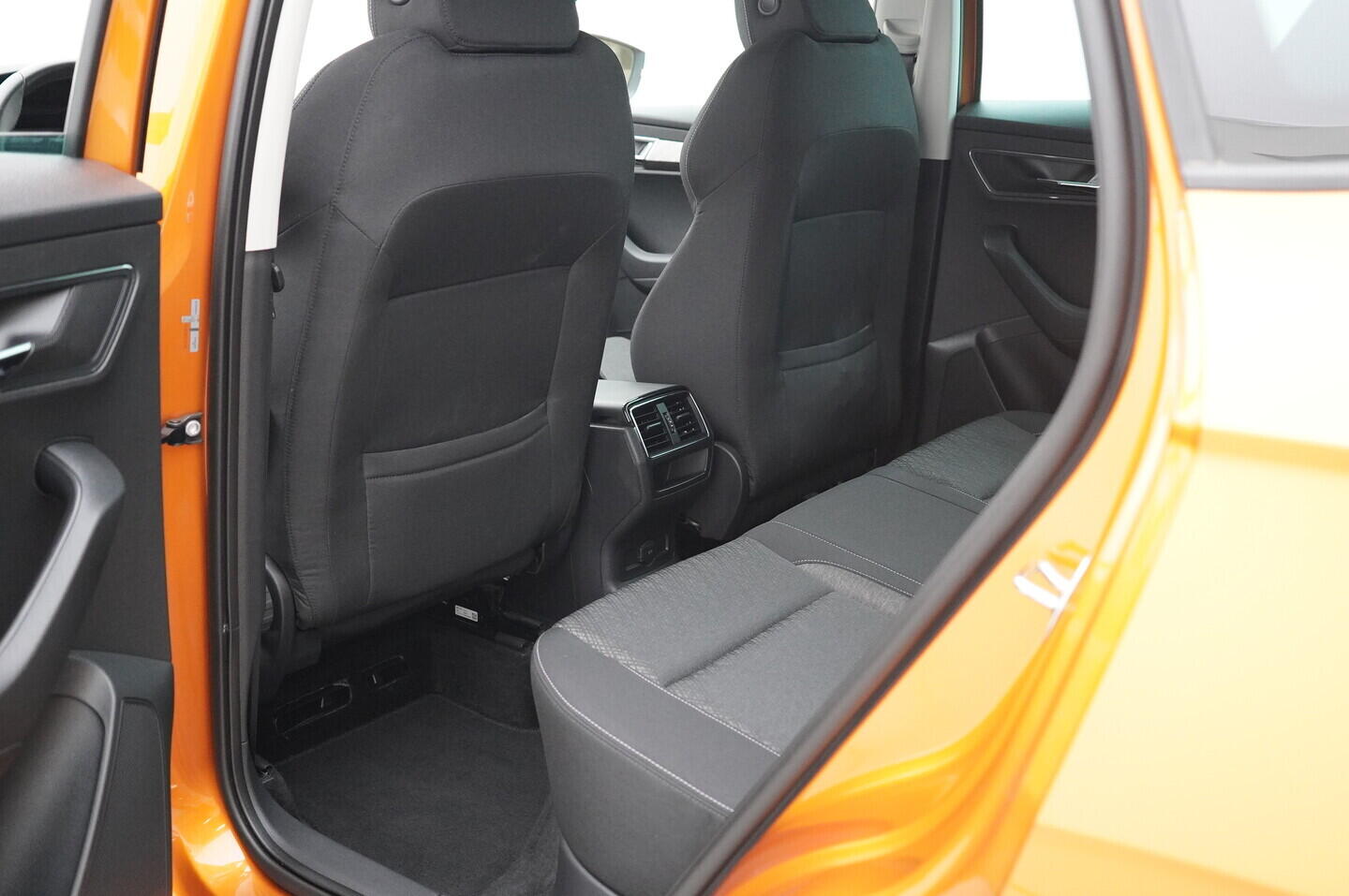 O119V06812_35.webp_KAROQ Style 1.0 TSI 81 kW manuál
