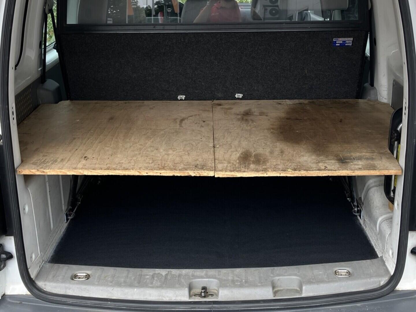 O119V06815_28.webp_CADDY Life 1.9 TDI 55 kW manuál