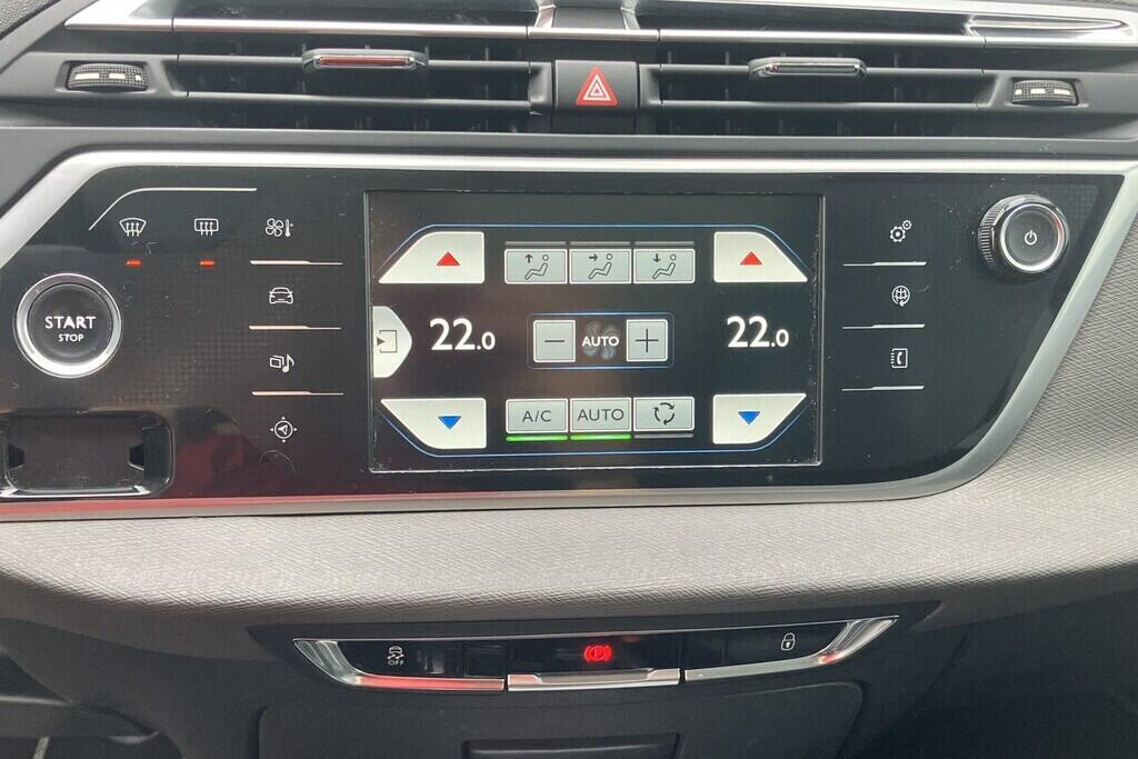 O119V06817_31.webp_C4 PICASSO Exclusive 2.0  110 kW manuál