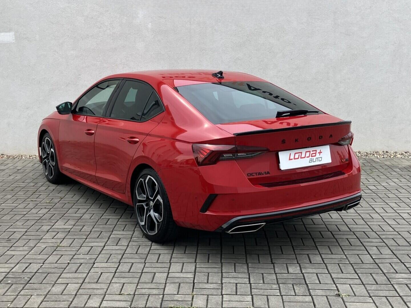 O119V06818_15.webp_OCTAVIA RS 2.0 TSI 180 kW automat