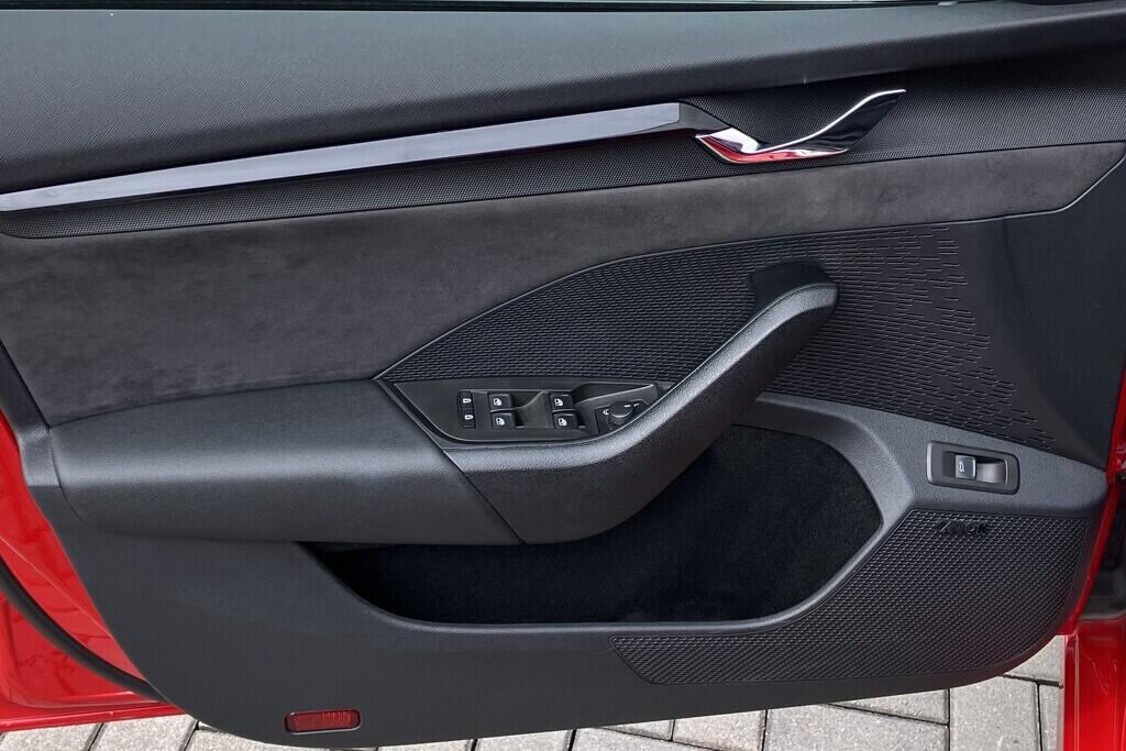 O119V06818_21.webp_OCTAVIA RS 2.0 TSI 180 kW automat