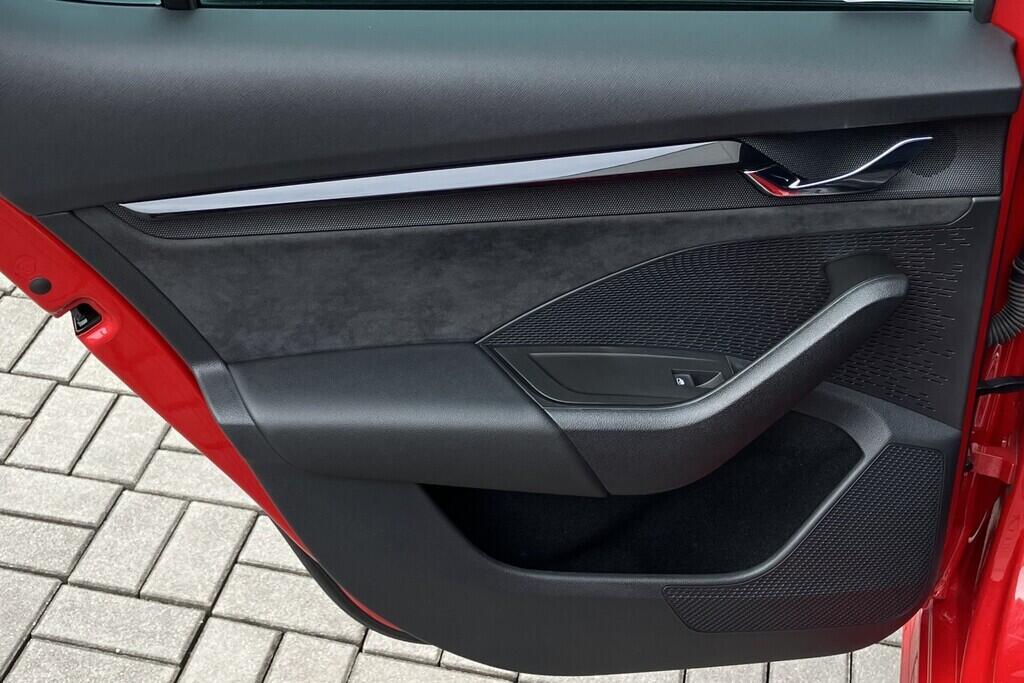 O119V06818_34.webp_OCTAVIA RS 2.0 TSI 180 kW automat