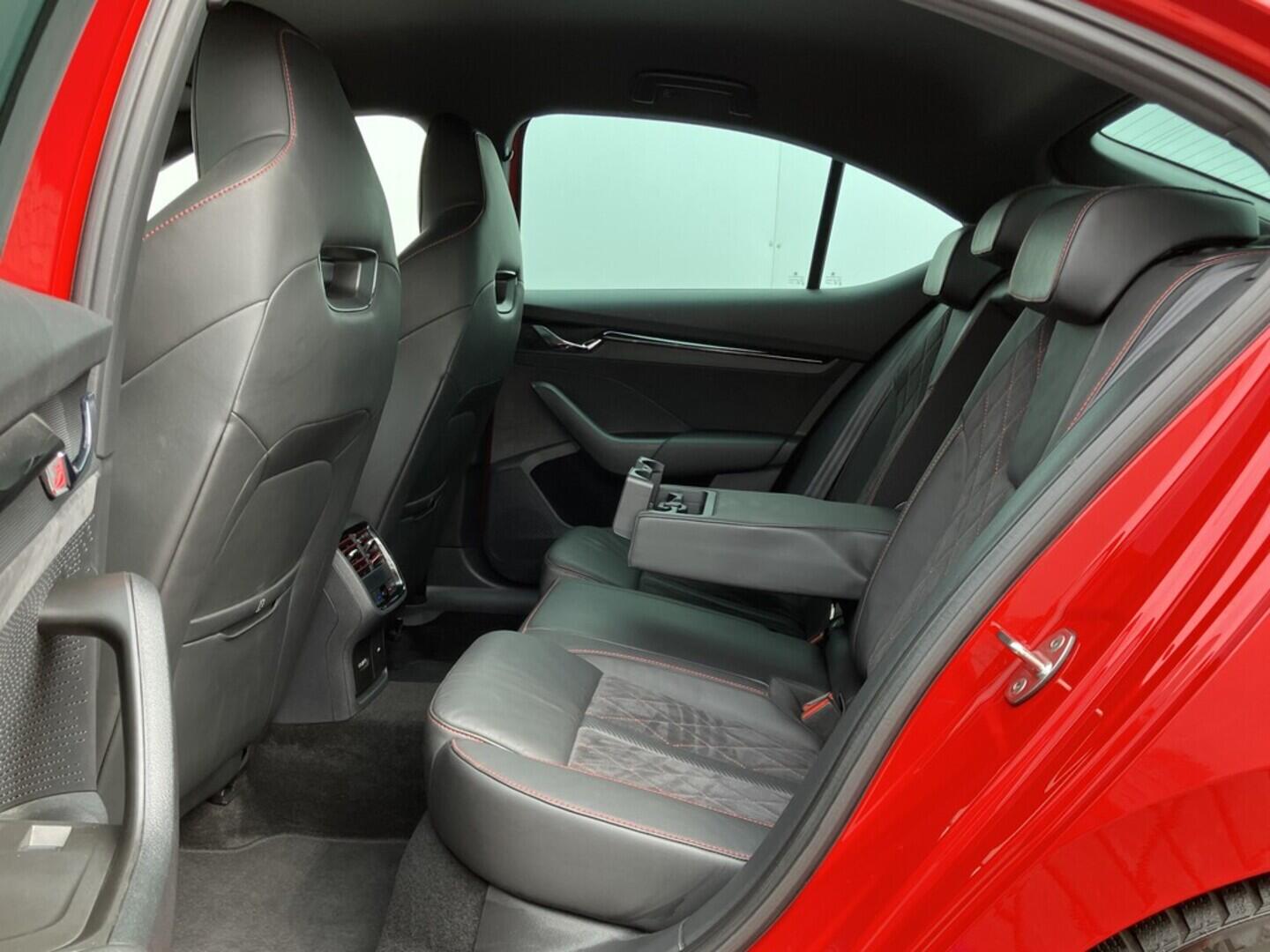 O119V06818_35.webp_OCTAVIA RS 2.0 TSI 180 kW automat