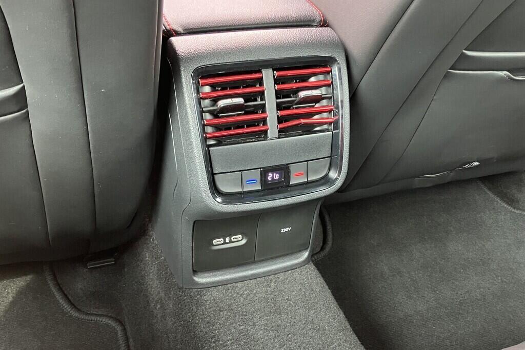 O119V06818_36.webp_OCTAVIA RS 2.0 TSI 180 kW automat