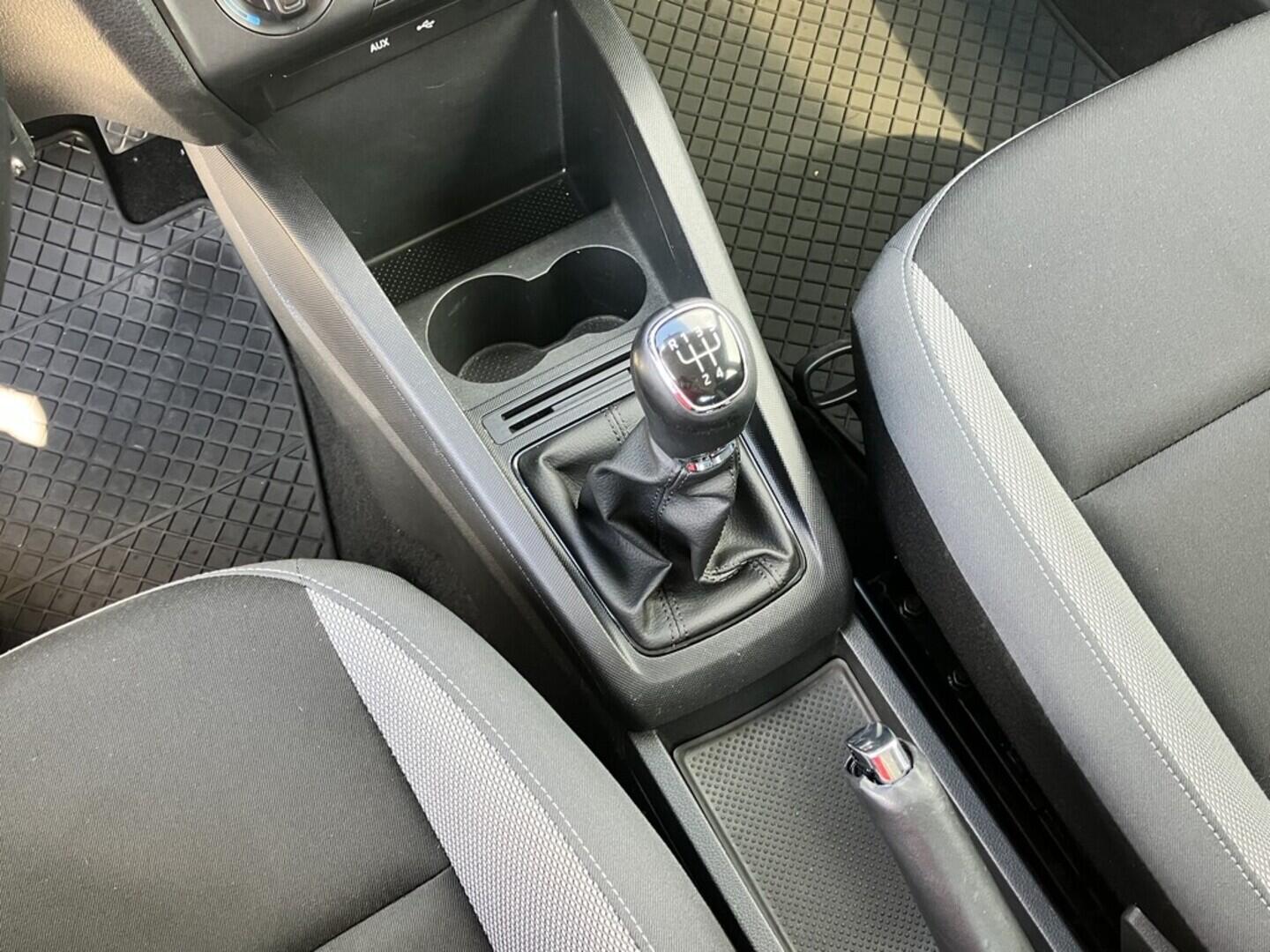 O119V06825_28.webp_FABIA Ambition 1.2 TSI 66 kW manuál