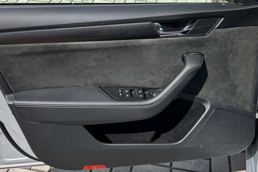 O119V06826_22.webp_SUPERB SportLine 2.0 TDI 147 kW automat, DPH