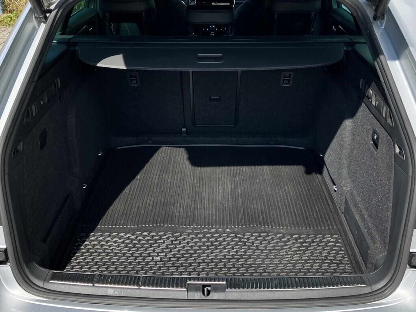 O119V06826_38.webp_SUPERB SportLine 2.0 TDI 147 kW automat, DPH