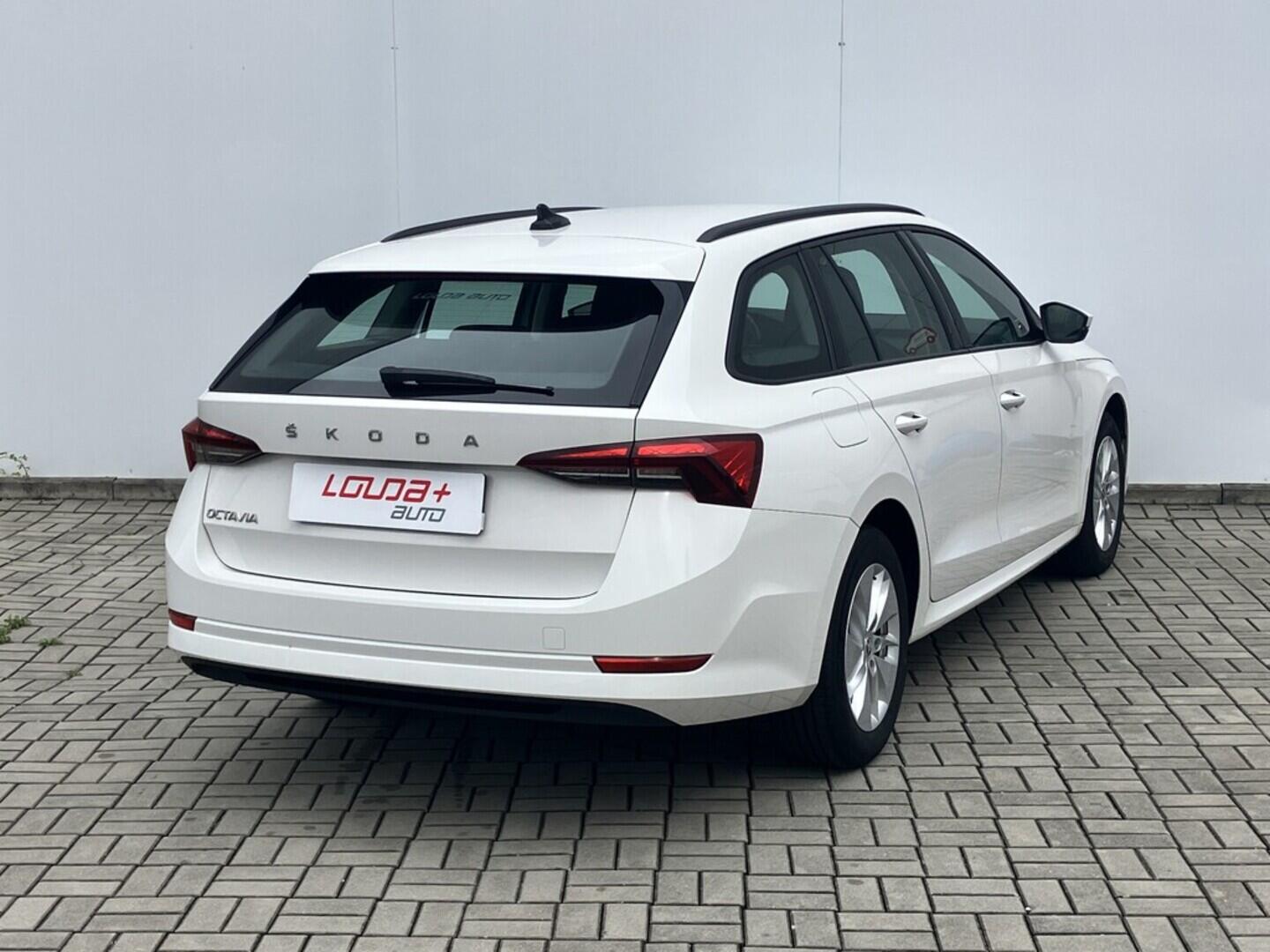 O119V06828_11.webp_OCTAVIA Ambition 1.5 TSI 110 kW manuál, DPH