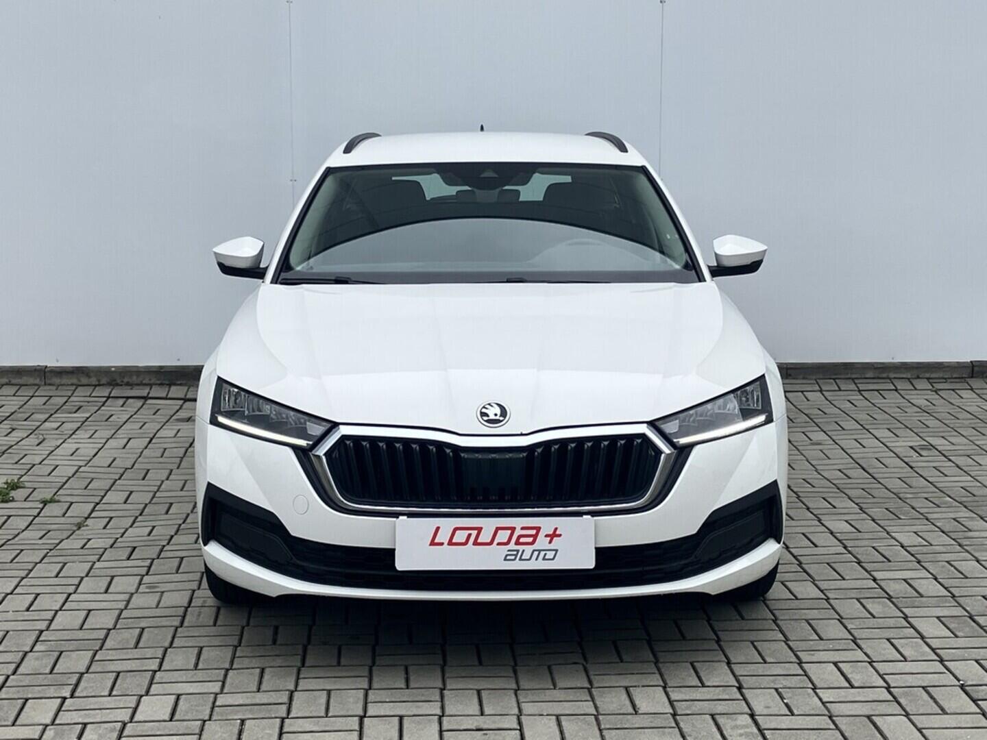 O119V06828_13.webp_OCTAVIA Ambition 1.5 TSI 110 kW manuál, DPH