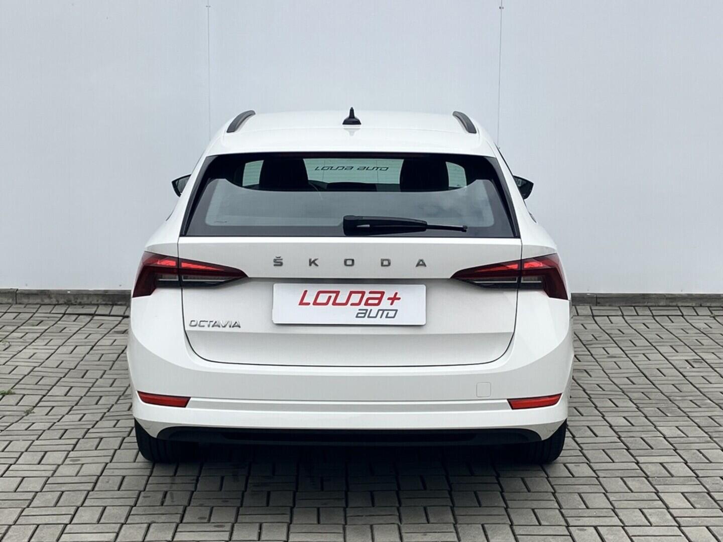 O119V06828_17.webp_OCTAVIA Ambition 1.5 TSI 110 kW manuál, DPH