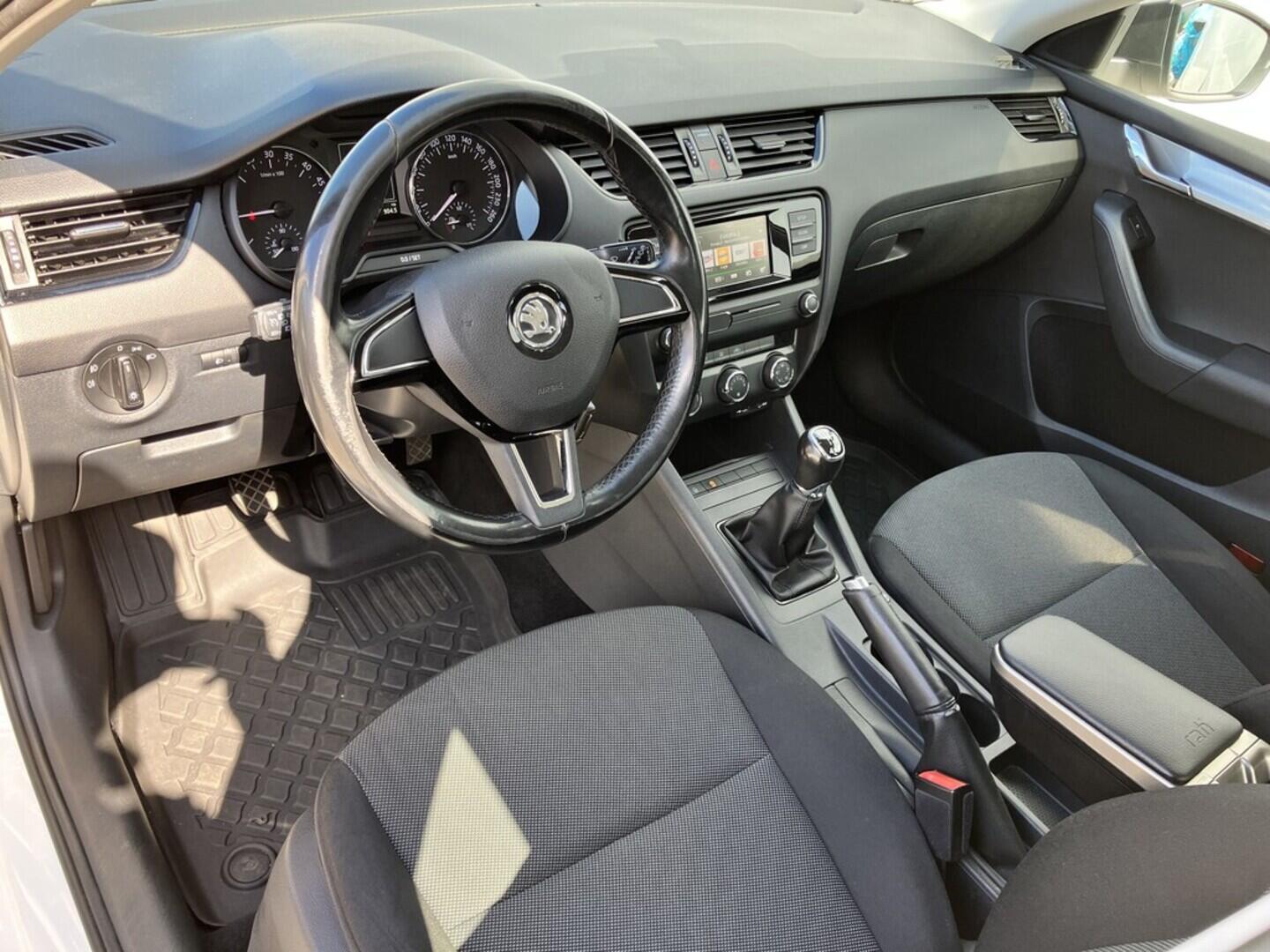 O119V06838_19.webp_OCTAVIA Active 1.6 TDI 66 kW manuál
