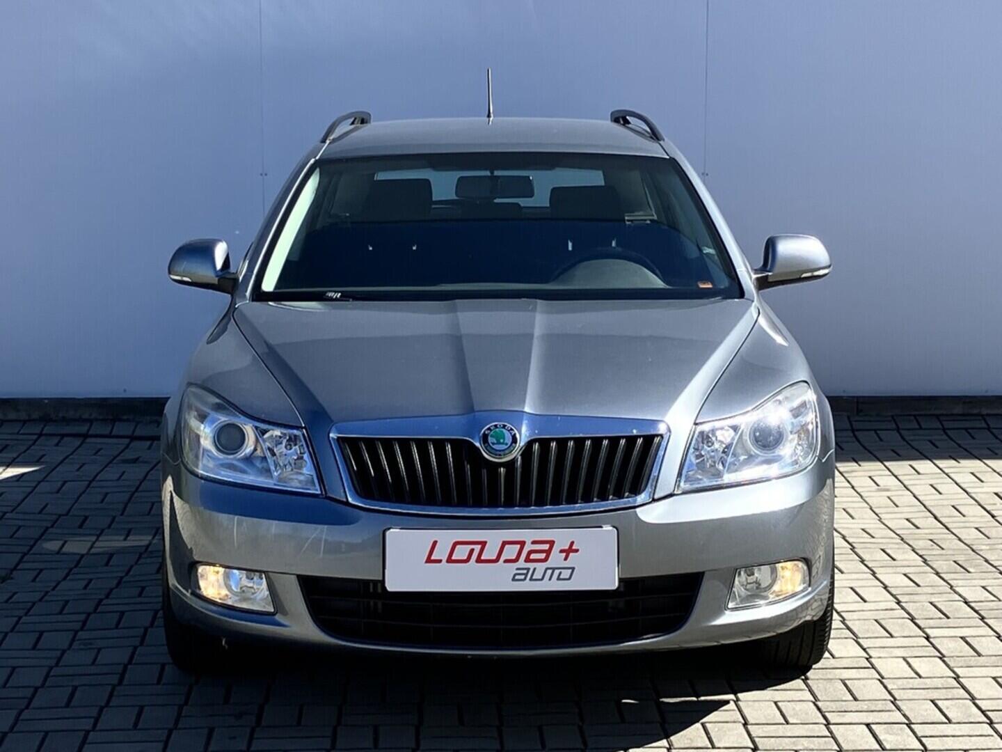 O119V06839_13.webp_OCTAVIA Ambiente 2.0 TDI 103 kW manuál, DPH