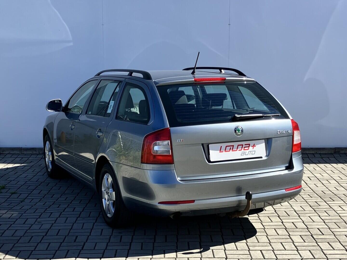 O119V06839_15.webp_OCTAVIA Ambiente 2.0 TDI 103 kW manuál, DPH