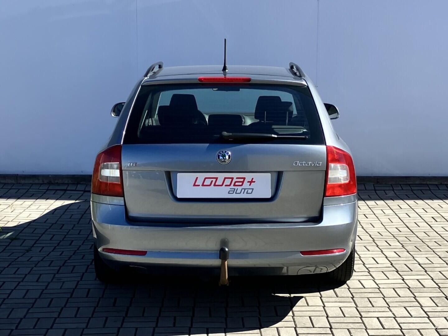 O119V06839_17.webp_OCTAVIA Ambiente 2.0 TDI 103 kW manuál, DPH