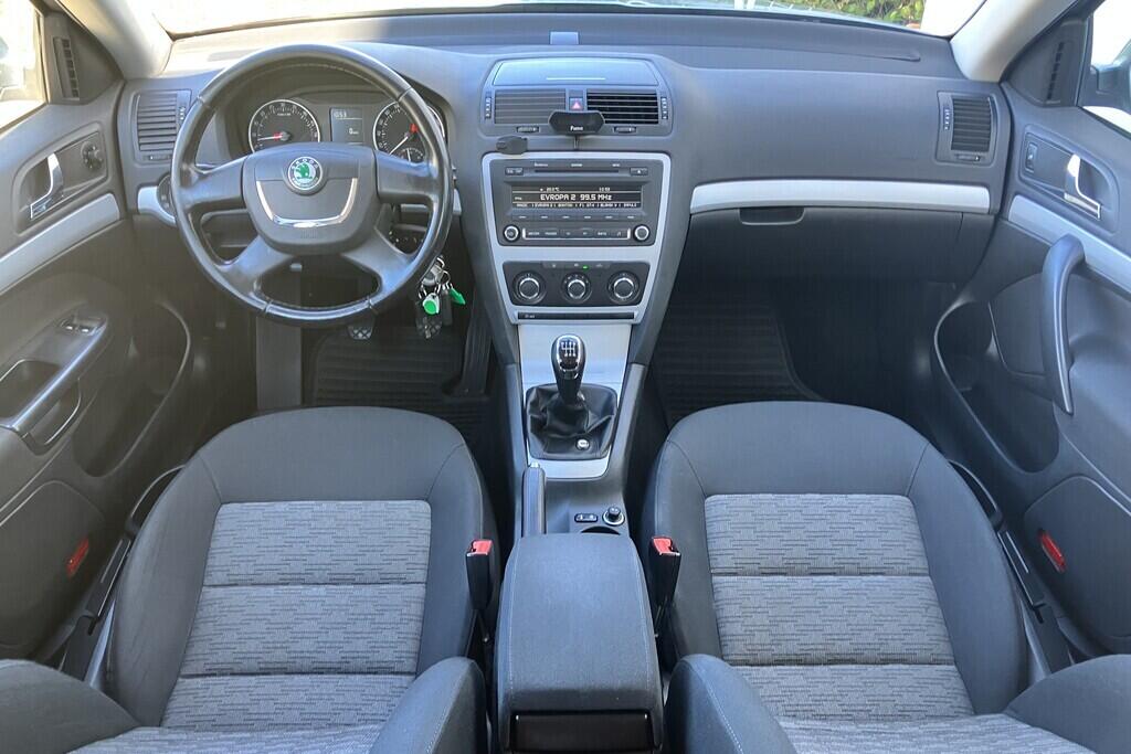 O119V06839_18.webp_OCTAVIA Ambiente 2.0 TDI 103 kW manuál, DPH