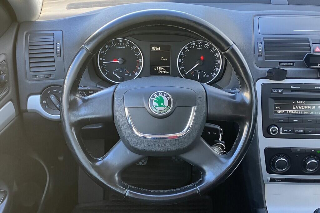 O119V06839_24.webp_OCTAVIA Ambiente 2.0 TDI 103 kW manuál, DPH