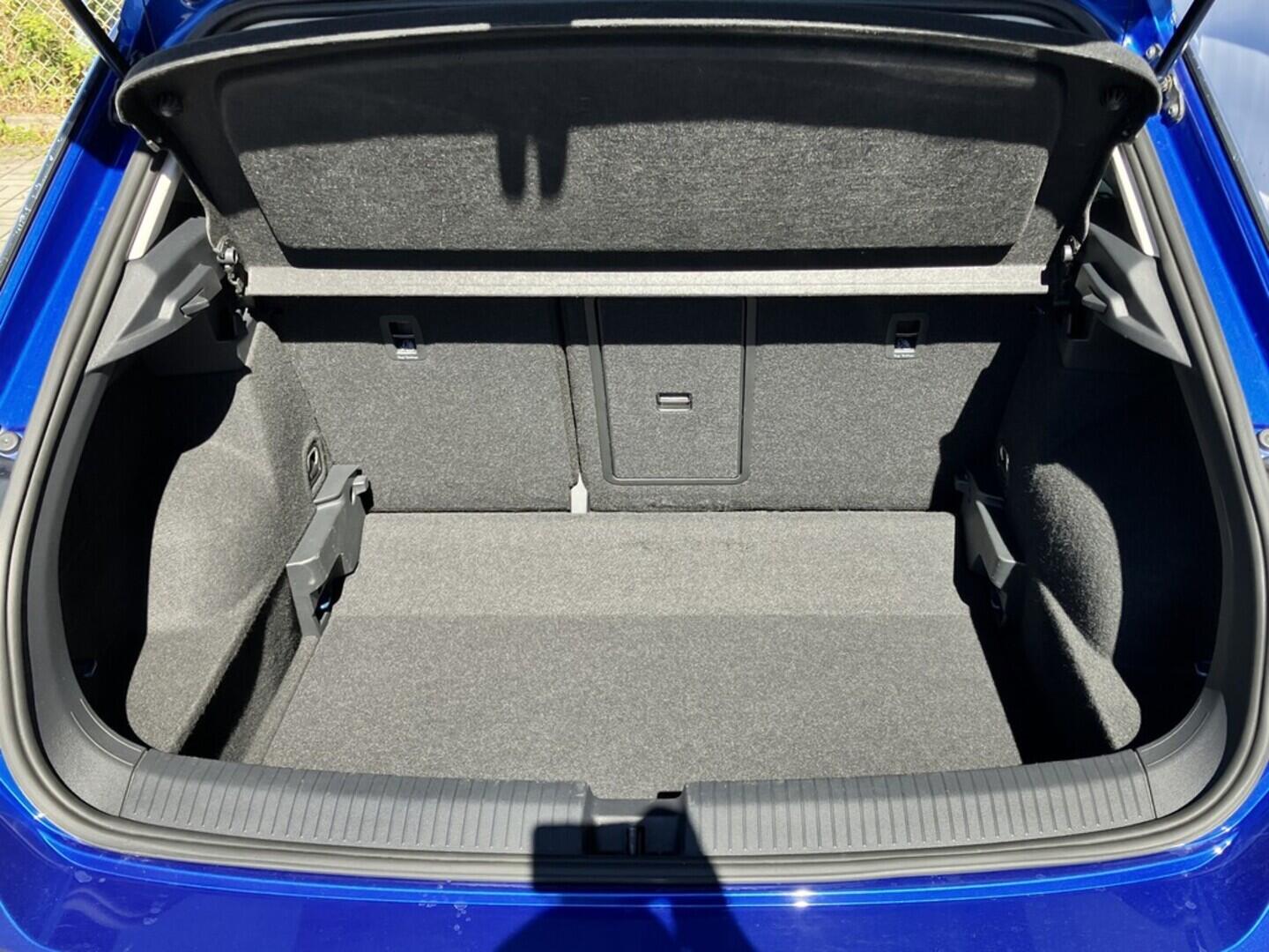 O119V06848_35.webp_T-ROC Life 1.0 TSI 81 kW manuál