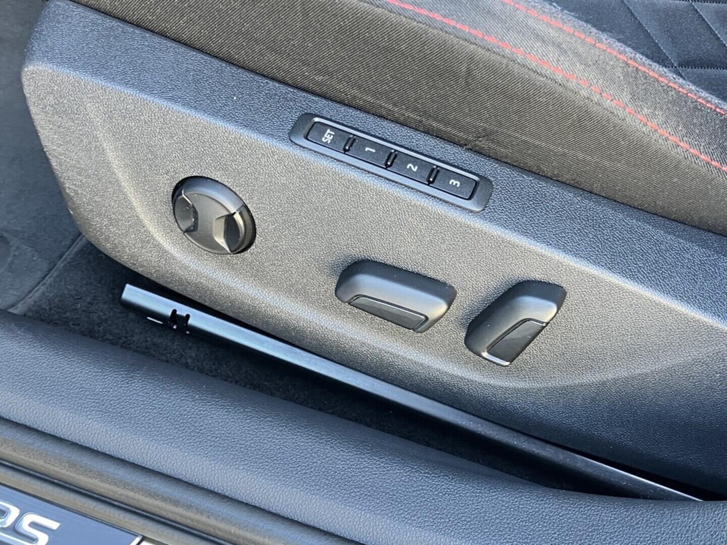 O119V06849_40.webp_OCTAVIA RS 2.0 TSI 180 kW automat