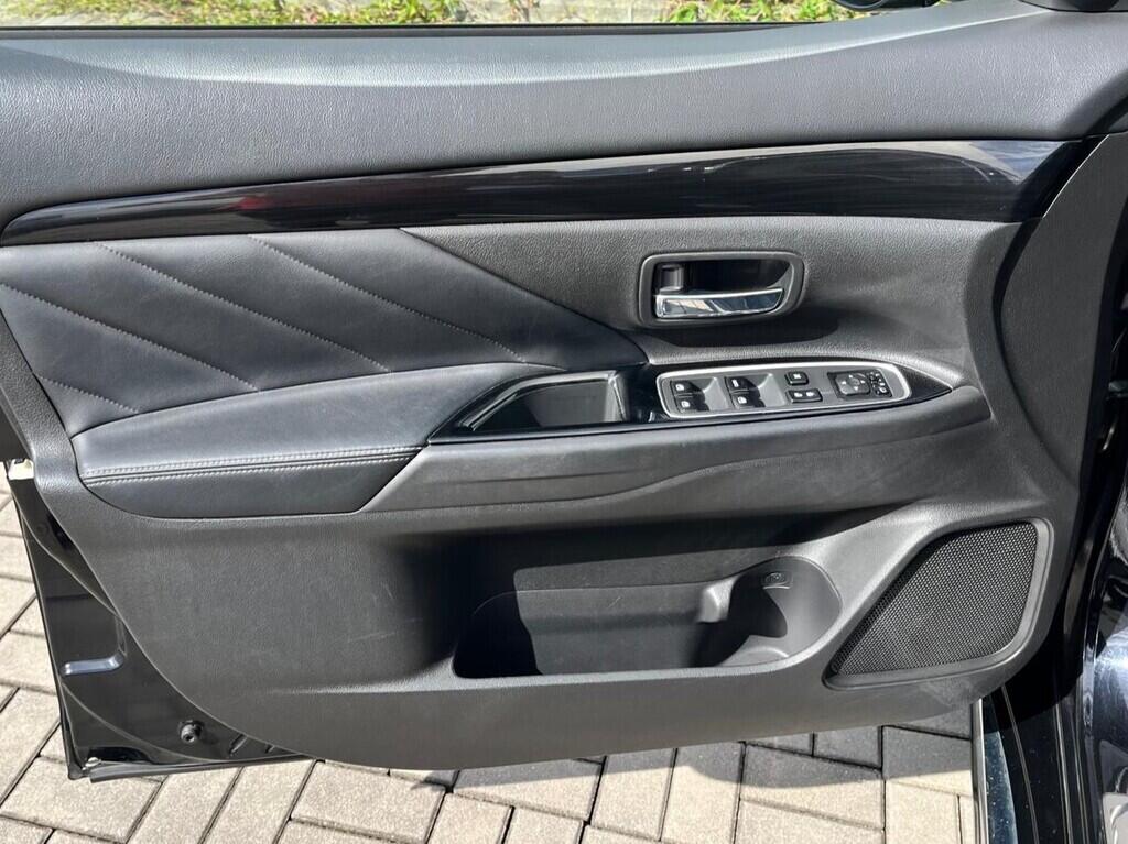 O119V06859_19.webp_OUTLANDER  2.0  89 kW automat