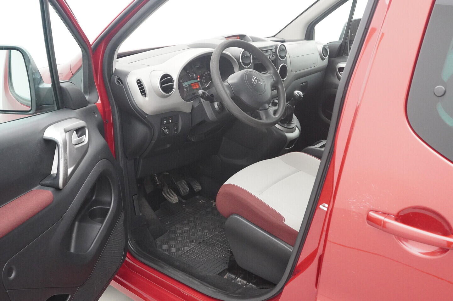 O119V06870_18.webp_BERLINGO OSOBNÍ  1.6  80 kW manuál
