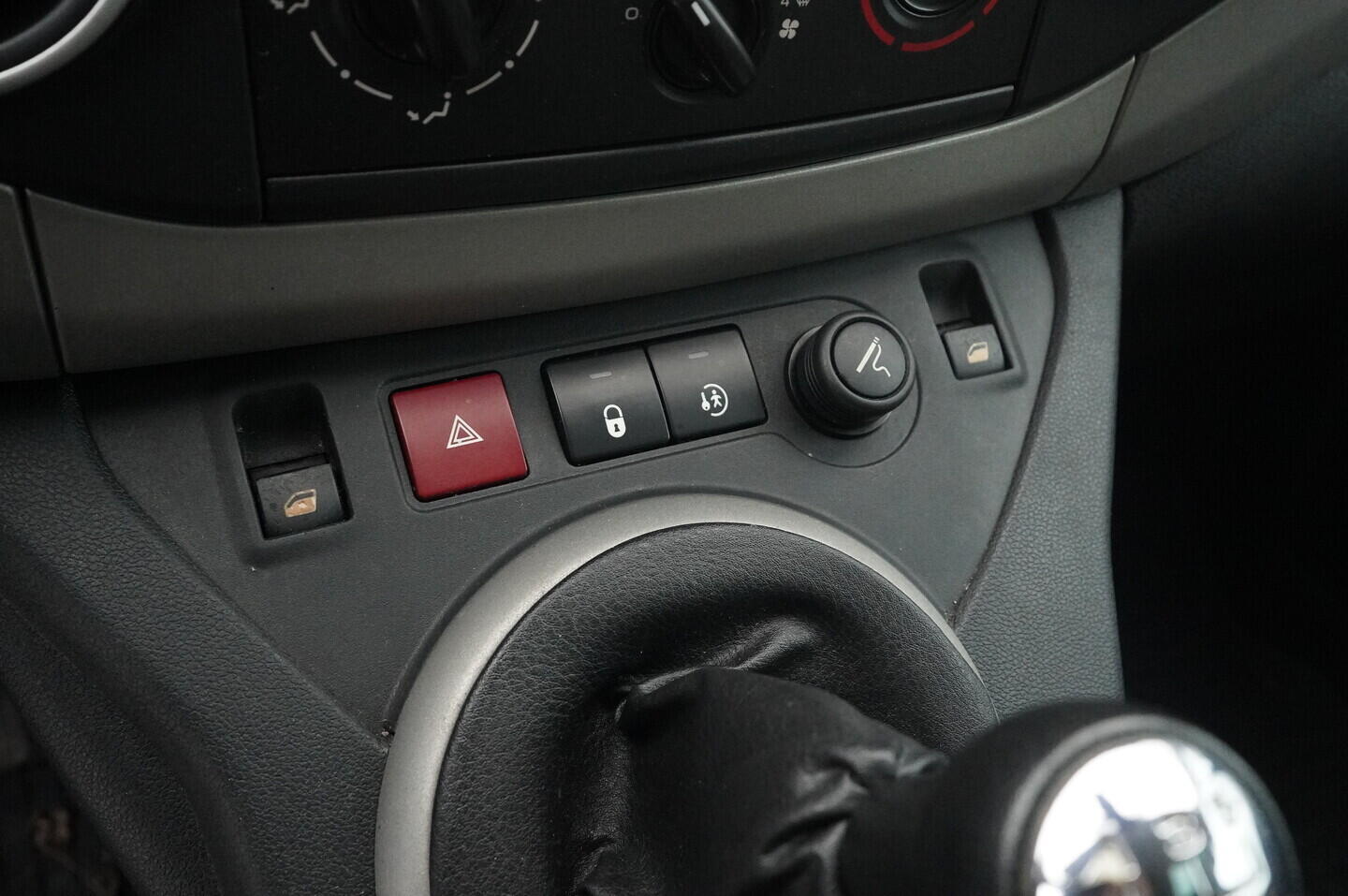 O119V06870_20.webp_BERLINGO OSOBNÍ  1.6  80 kW manuál