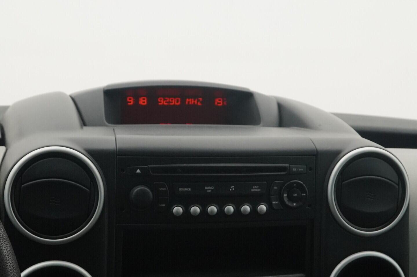 O119V06870_28.webp_BERLINGO OSOBNÍ  1.6  80 kW manuál