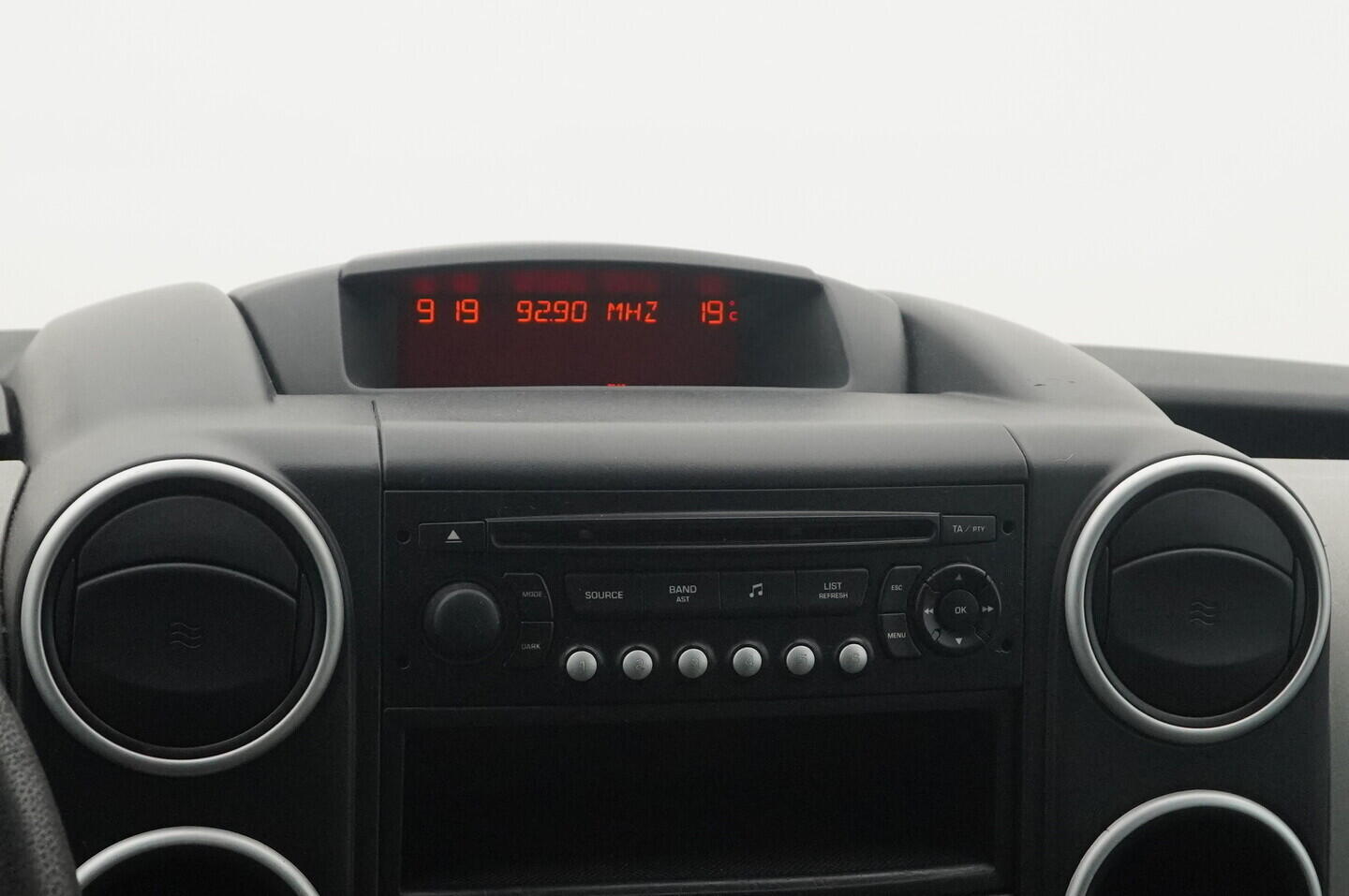 O119V06870_29.webp_BERLINGO OSOBNÍ  1.6  80 kW manuál