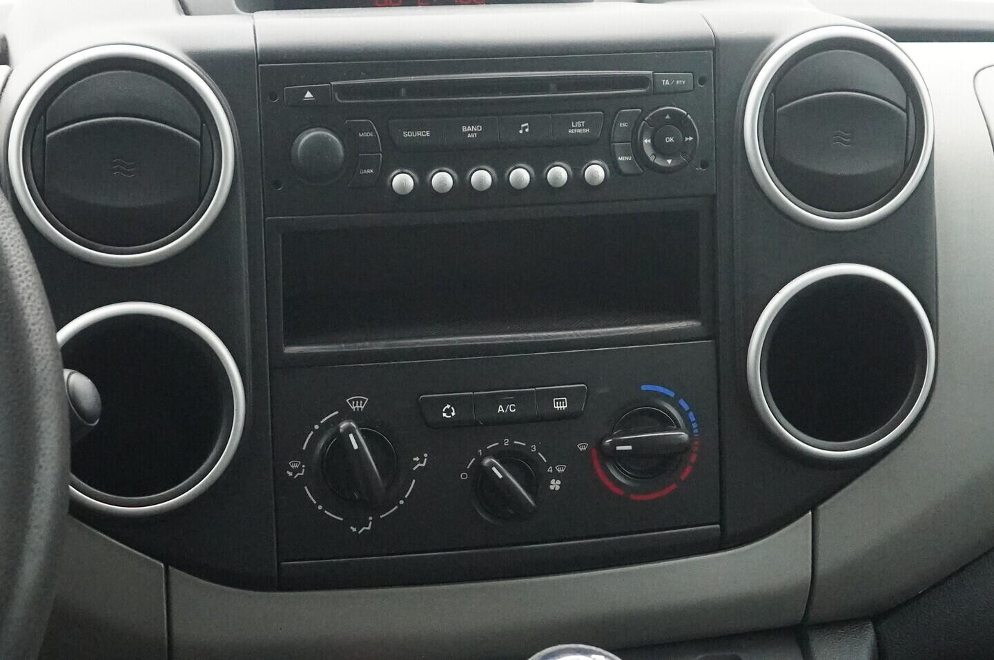 O119V06870_30.webp_BERLINGO OSOBNÍ  1.6  80 kW manuál