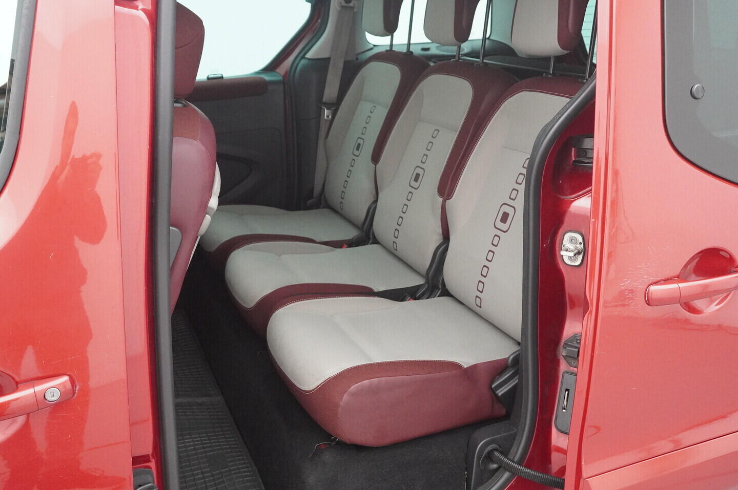 O119V06870_33.webp_BERLINGO OSOBNÍ  1.6  80 kW manuál