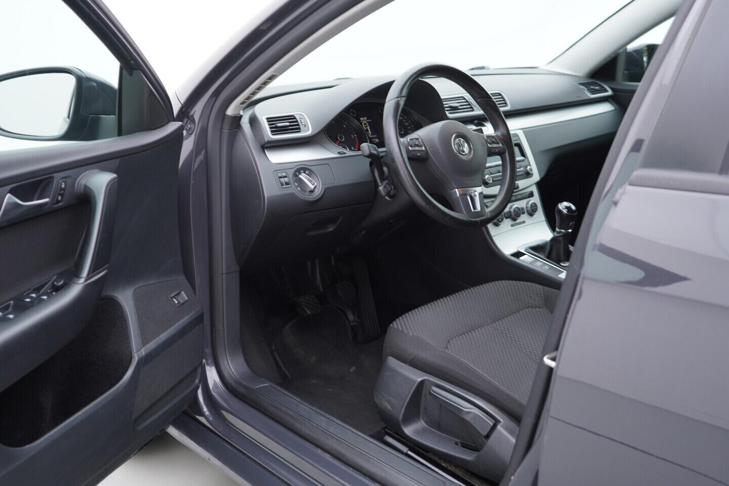 O119V06879_18.webp_PASSAT  1.6 TDI 77 kW manuál