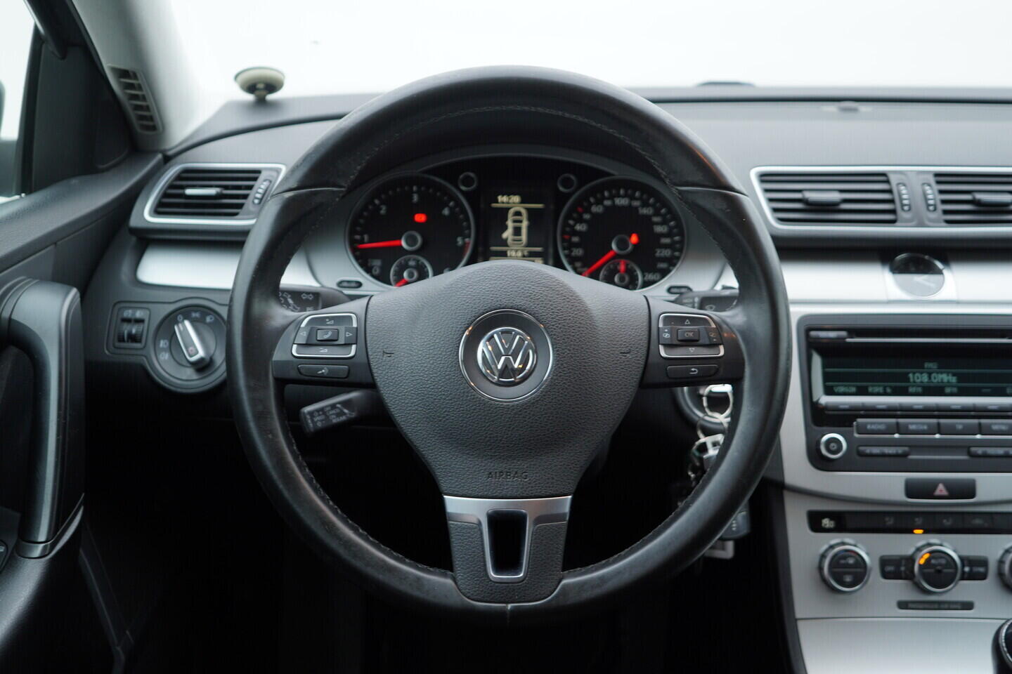 O119V06879_27.webp_PASSAT  1.6 TDI 77 kW manuál