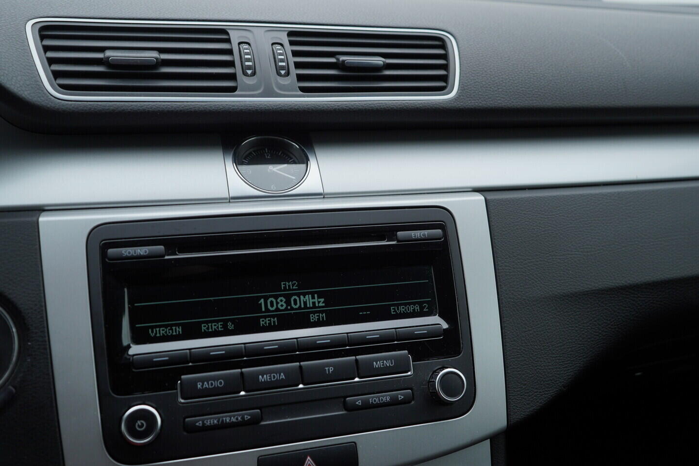 O119V06879_28.webp_PASSAT  1.6 TDI 77 kW manuál