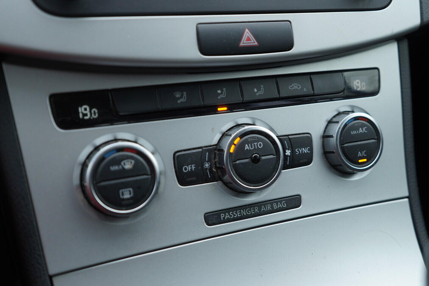 O119V06879_30.webp_PASSAT  1.6 TDI 77 kW manuál