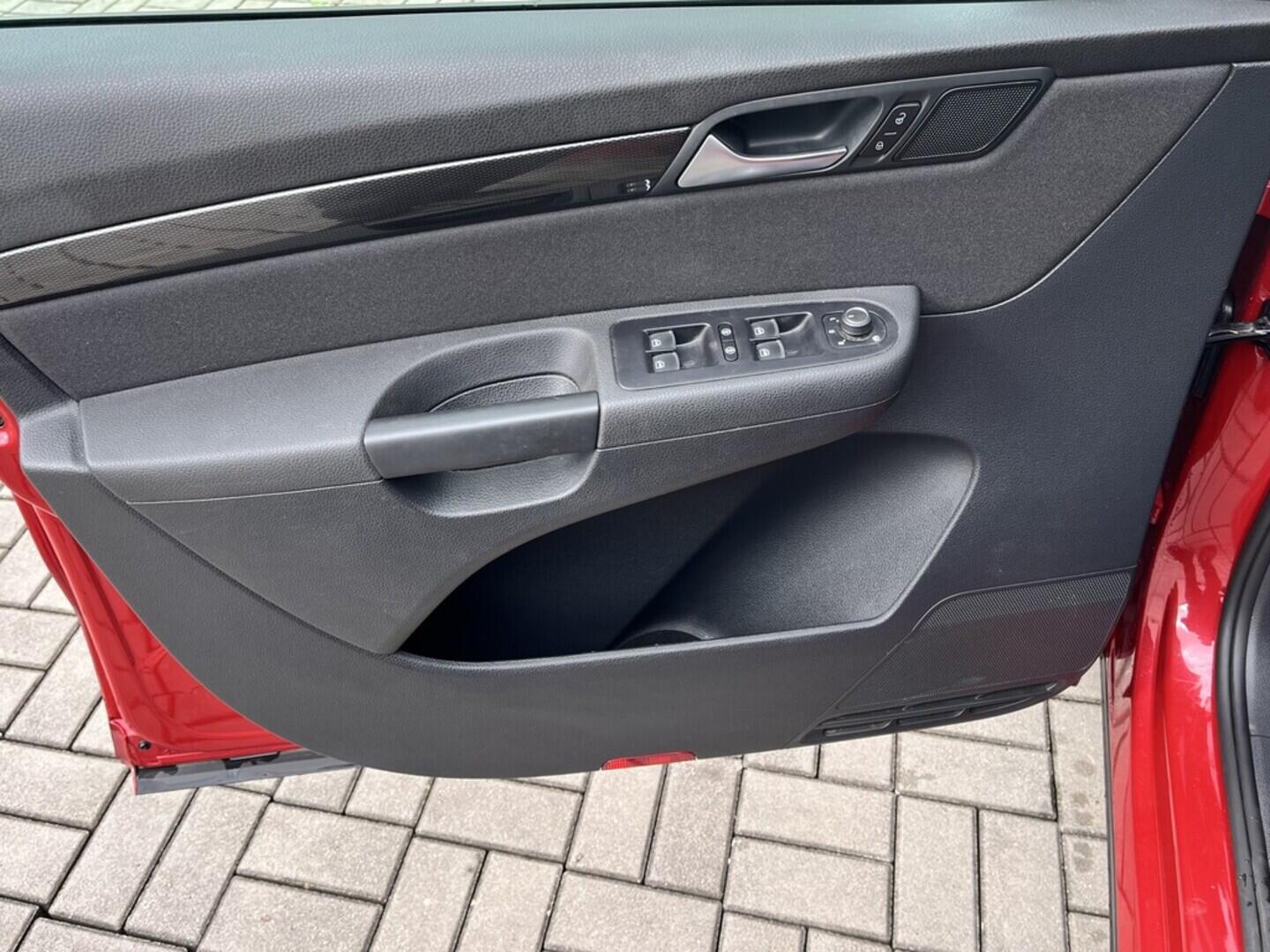 O119V06884_19.webp_ALHAMBRA style 2.0 TDI 135 kW automat