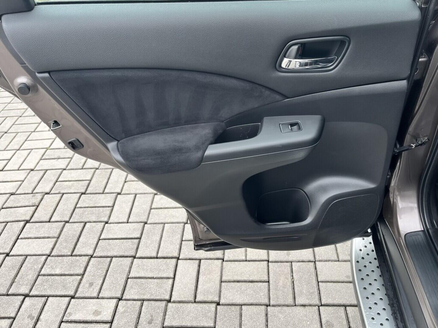 O119V06887_30.webp_CRV Elegance 2.0  103 kW automat