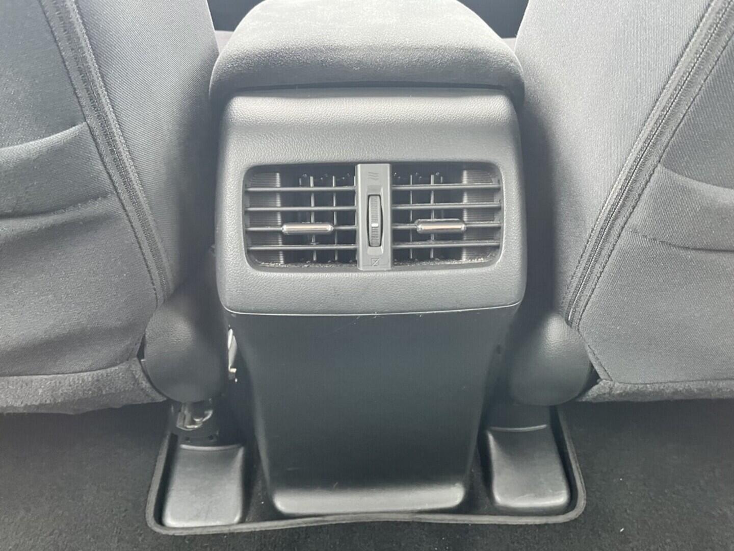 O119V06887_32.webp_CRV Elegance 2.0  103 kW automat