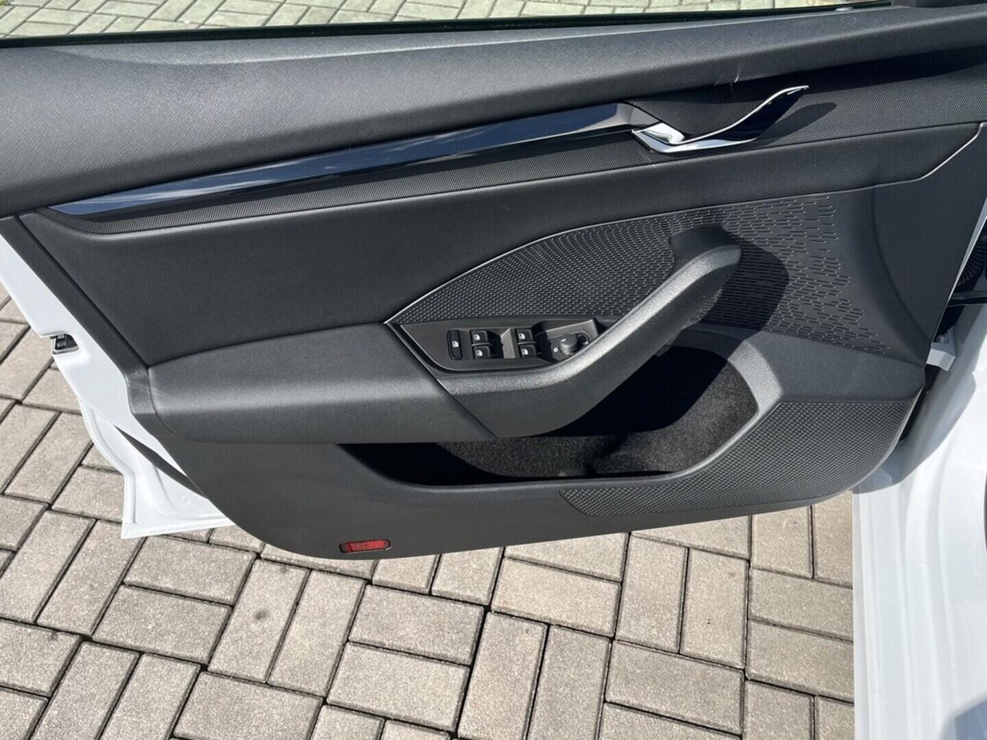 O119V06889_19.webp_OCTAVIA Ambition 2.0 TDI 110 kW automat, DPH