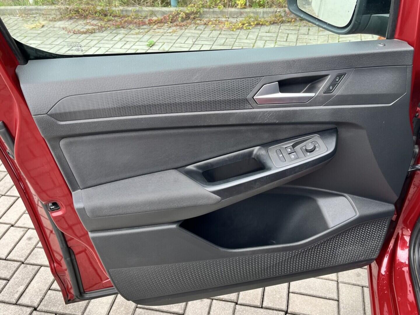 O119V06893_19.webp_CADDY Life 1.5 TSI 84 kW manuál