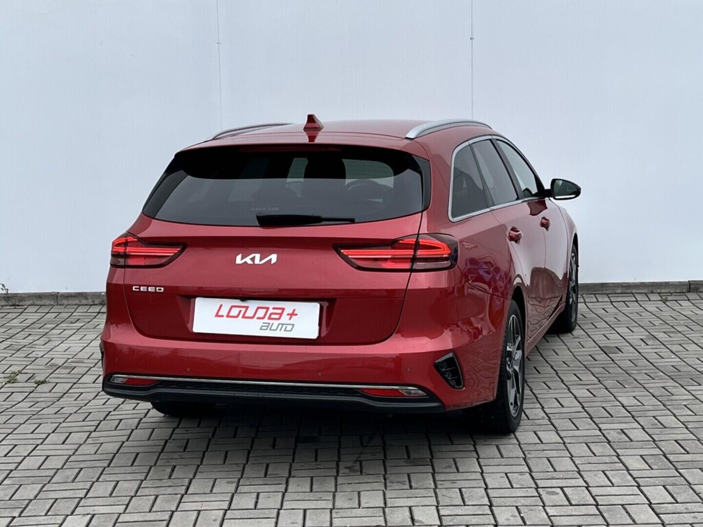 O119V06898_11.webp_CEED GT Line 1.5  118 kW automat