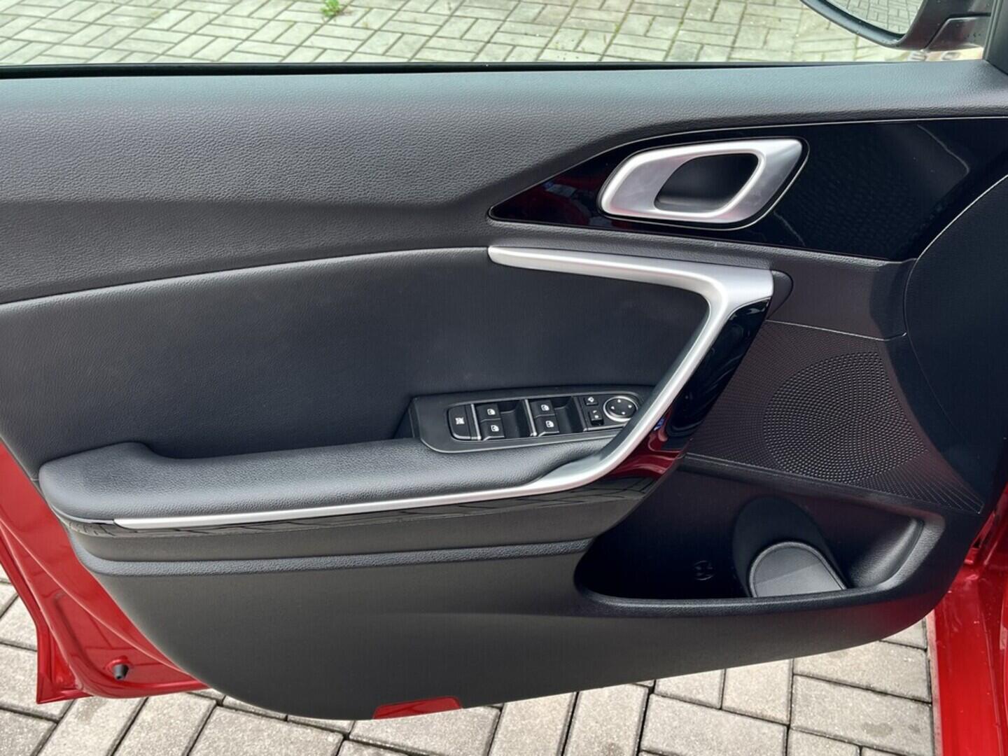 O119V06898_19.webp_CEED GT Line 1.5  118 kW automat