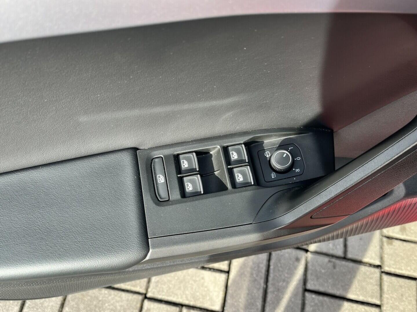 O119V06900_20.webp_LEON FR ST 1.5 TSI 110 kW manuál