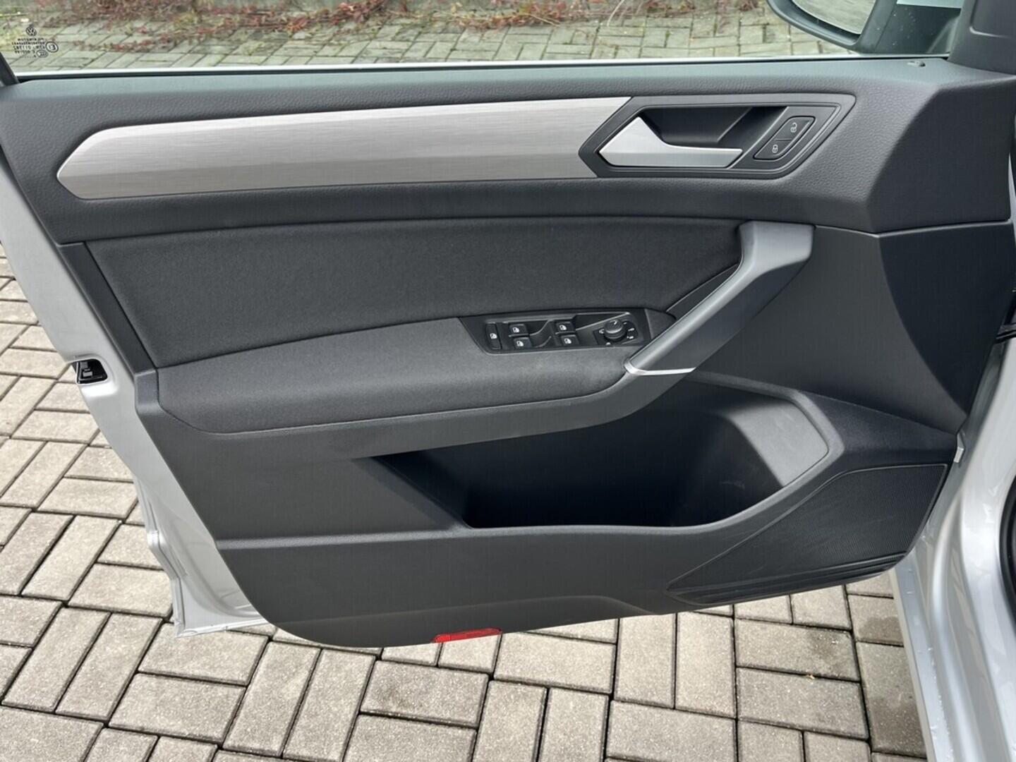 O119V06902_19.webp_TOURAN comfortline 1.5 TSI 110 kW manuál, DPH