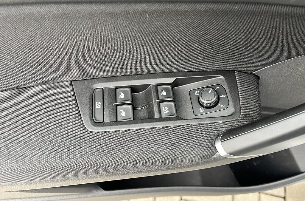 O119V06902_20.webp_TOURAN comfortline 1.5 TSI 110 kW manuál, DPH