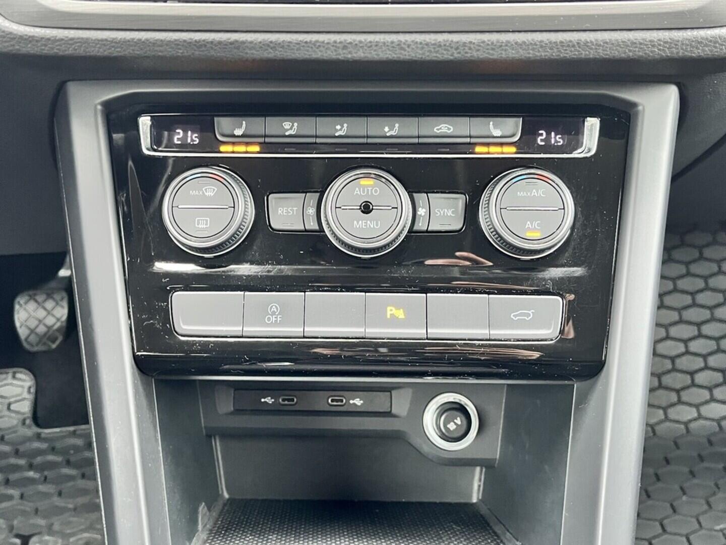 O119V06902_30.webp_TOURAN comfortline 1.5 TSI 110 kW manuál, DPH