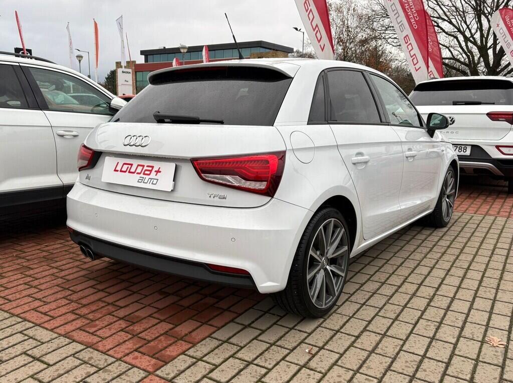 O119V06904_11.webp_A1 S-line 1.4 TFSI 110 kW manuál