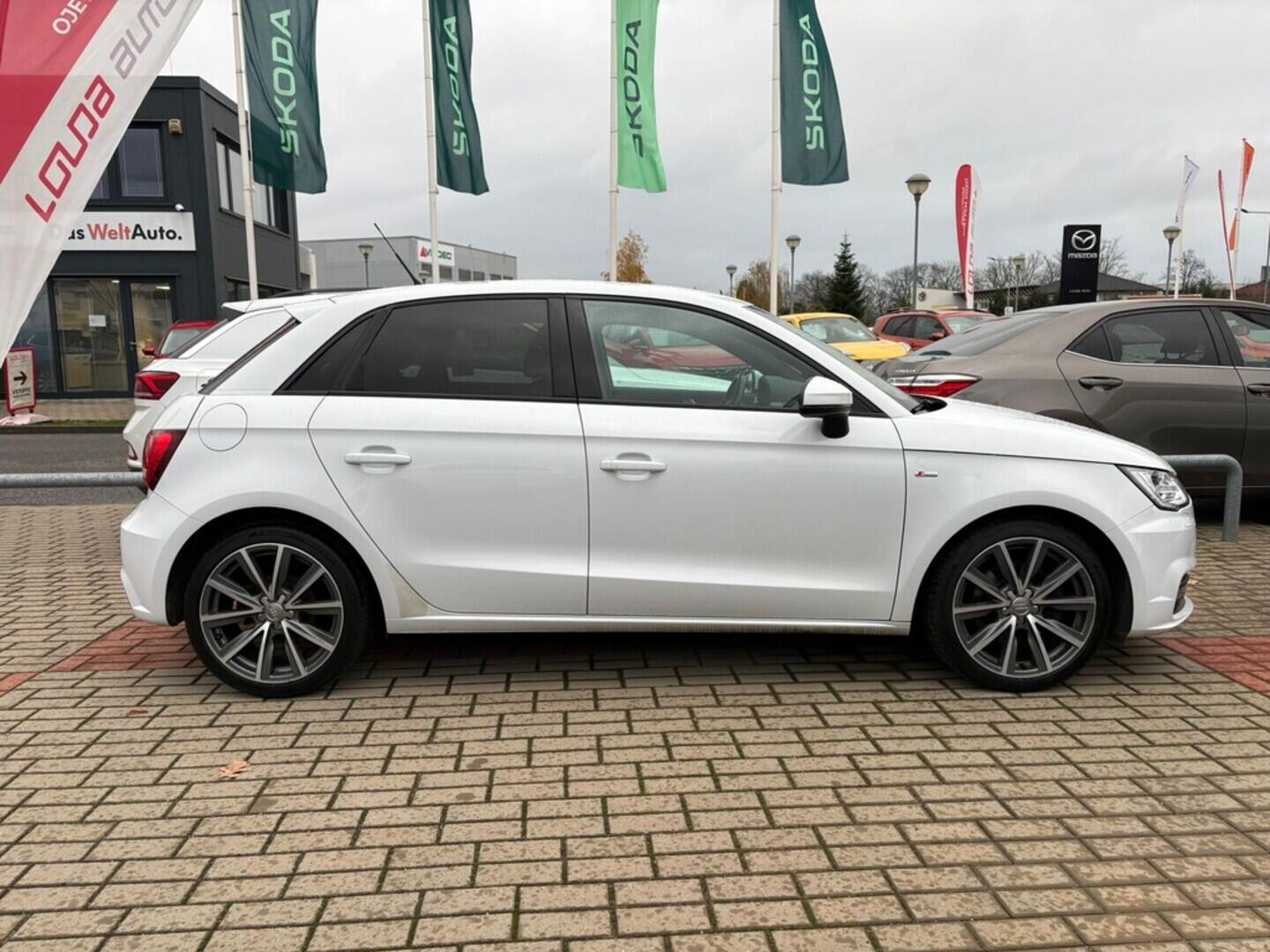 O119V06904_12.webp_A1 S-line 1.4 TFSI 110 kW manuál