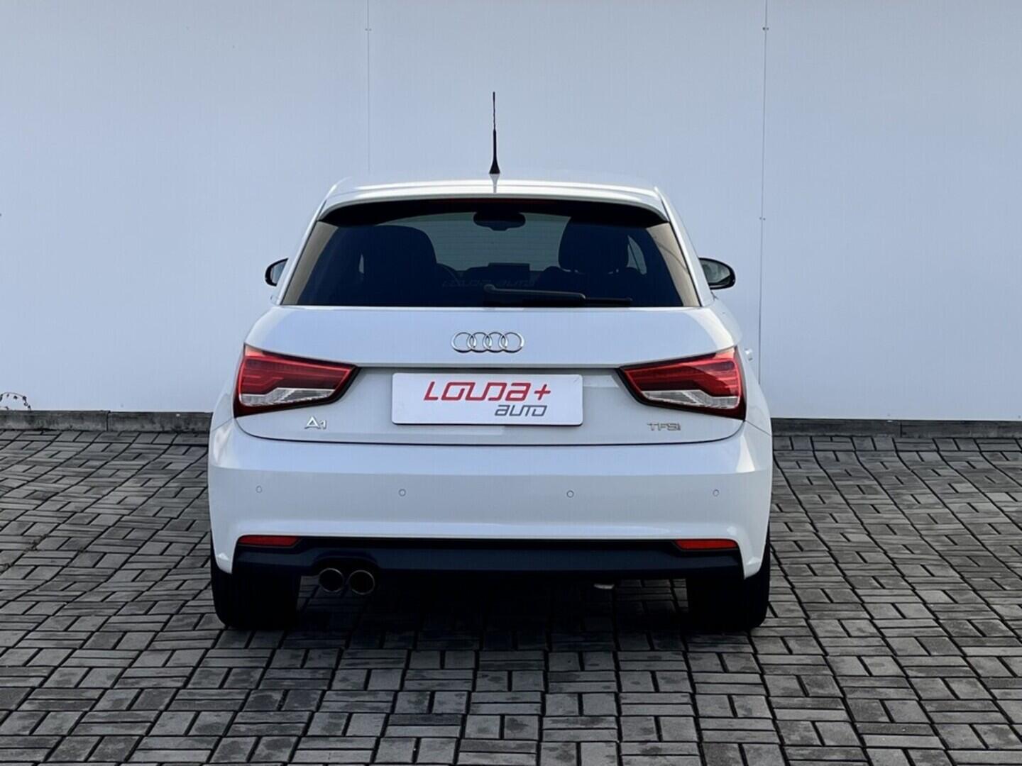 O119V06904_17.webp_A1 S-line 1.4 TFSI 110 kW manuál